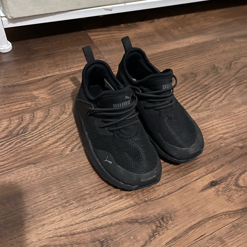 Black toddler puma sneakers